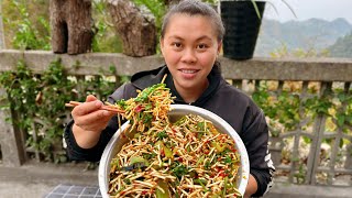 Eat Houttuynia cordata today今天涼拌一盆魚腥草，加上辣椒和香菜，爆辣下飯你們吃過嗎 [upl. by Godding]