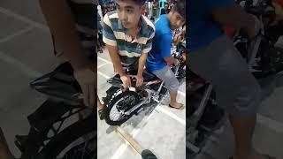 MASYADONG NG MALAKAS SI quotAMBESHquot SA MUNDO NG MOTOR SHOW [upl. by Mulcahy]