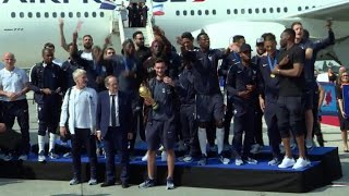 Weltmeister zurück in Frankreich Triumphfahrt durch Paris [upl. by Bridwell448]