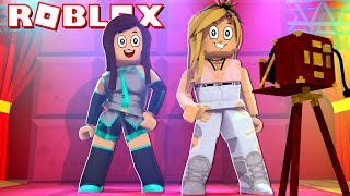 SISTER FASHION SHOW CATWALK CHALLENGE  Roblox Little Kelly w Little Carly amp Little Leah [upl. by Omoj]