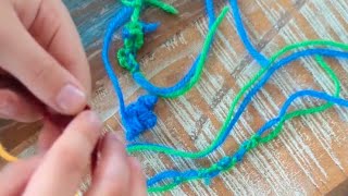 Kinderleichtes KnotenArmband knüpfen Einfache Anleitung für Kindergartenkinder ohne Häkelnadel [upl. by Yorled]