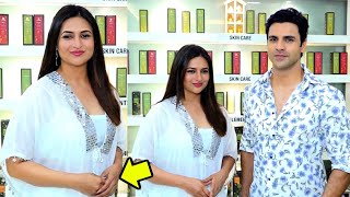 Pregnant Divyanka Tripathi Hides Baby Bump With Hubby Vivek Dahiya At Event [upl. by Till]