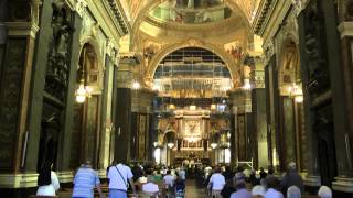 POMPEI  SANTUARIO DELLA MADONNA DEL ROSARIO  turista e devoti full HD [upl. by Darin]