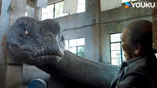 Giant snake attacks man lights gasoline and dies with it Snake Island Python  YOUKU MONSTER MOVIE [upl. by Kally964]