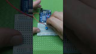 Arduino Stato pulsante elettronica electronic circuit arduino arduinoproject viralshort [upl. by Neirol290]