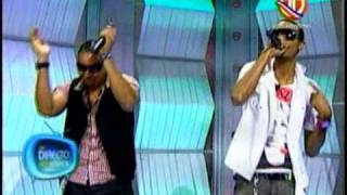 Miguel Angel Ft Freddy Sky  En Directo con Karen Regálame un Beso [upl. by Eppillihp]