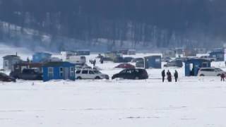 Ice Fishing on Lake St Louis near Ile Perrot [upl. by Drawde]