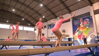 Hazaña de gimnasta brasileña Rebeca Andrade inspira a las niñas en su ciudad natal  AFP [upl. by Jaan]