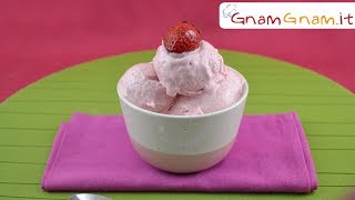 Gelato alla fragola SENZA GELATIERA ricetta facilissima [upl. by Laehcym62]