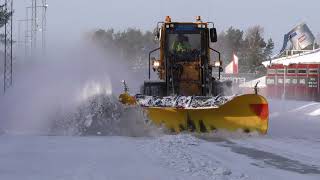 4KLjungby L13 plogar snö vid vägkanten 8 Dec 2021 [upl. by Electra]