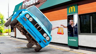 ¡McDrive vs El Acrobático Stuntman 🍔🚗💥🤸‍♂️ [upl. by Soirtimid]