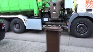 Seitenlader Müllabfuhr leert Mülleimer Garbage Truck [upl. by Glialentn154]