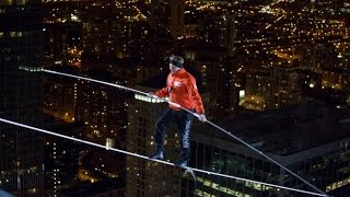 Wallenda camina a ciegas sobre el cielo de Chicago [upl. by Isiad]