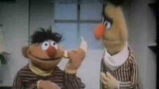 Bert en Ernie banaan [upl. by Nosnor378]