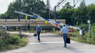 Plattformsbommar Köping  Swedish platform path level crossing [upl. by Idleman]