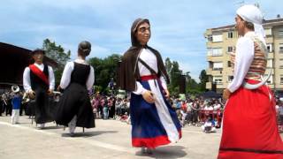 Día de Berriozar 2012 Banda de música gaiteros y gigantes [upl. by Viridissa806]