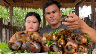 Mukbang eating snails with spicy sauce so yummy [upl. by Gnourt]