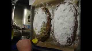 Tante Hanny´s Weihnachtsstollen  Wie kommt der Puderzucker auf den Stollen [upl. by Antipas418]