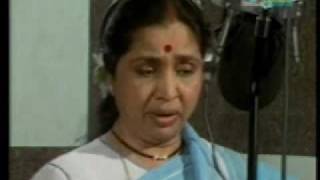 Asha Bhosle  Marathi Live  jiwalaga kadhi re yeshil too [upl. by Ynohtnael523]