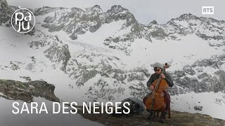 Violoncelliste passionnée Sara parcourt la Suisse son instrument sur le dos [upl. by Kling952]