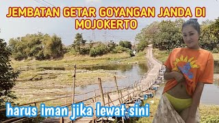 NGERI  JEMBATAN GETAR GOYANGAN JANDA DI MOJOKERTO  Harus kuat iman jika lewat sini [upl. by Patty703]