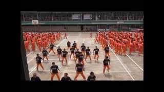 Dancing inmates of Cebu perform the Kaya ko ang Pagbabago Dance Steps [upl. by Yssor]