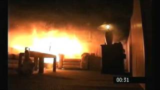 Christmas tree fire destroys a living room in under a minute [upl. by Peirce]