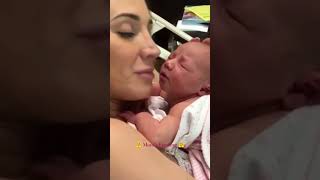 🎧Mom Love kisses 😘  babycare newborncare newbornfeeding momlife breastfeeding mom cutebaby [upl. by Siouxie]