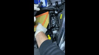 Ford Fiesta MK8 air filter replacement DIY Fiesta 10 Ecoboost luft filter wechsel [upl. by Eenimod783]