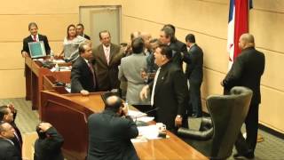 Prensacom Empujones y gritos en la Asamblea Nacional [upl. by Eldora821]