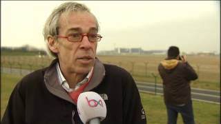 Des spotters guettent les avions à Zaventem [upl. by Asyal]