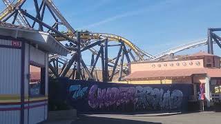 4K West Coast Racers Dueling Coaster Outdoor Exterior amp Entrance Six Flags Magic Mountain 11102024 [upl. by Butch370]