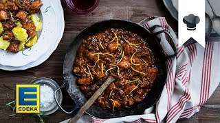 Fruchtiges Gulasch selber machen I Schweinegulasch mit getrockneten Früchten  EDEKA [upl. by Llehcar]