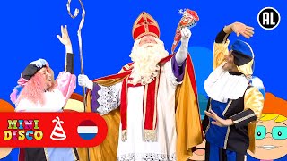 WIE KOMT ER ALLE JAREN  Sinterklaasliedjes  Sint en Piet  Minidisco [upl. by Neffirg]