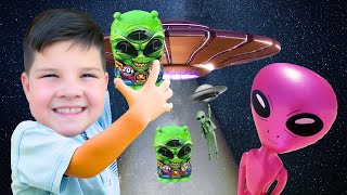 Calebs ALIEN ADVENTURE WITH MOM and DAD We Found a SPACESHIP with ALIENS and TREASURE X ALIEN TOY [upl. by Gnanmos630]