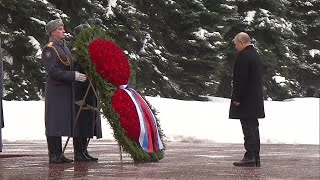 Putin Commemorates Russias Defender of the Fatherland Day with WreathLaying Ceremony  News9 [upl. by Gildas553]