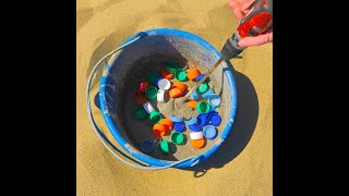 Strandschoonmaak getransformeerd in handige vuilnisbak ♻️ [upl. by Nylzaj]