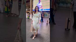 Raashii Khanna Superb cool looks Spotted At Airport  Raashi Khanna Latest Video [upl. by Nosdivad]