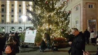 Accensione albero di Natale in piazza De Ferrari a Genova [upl. by Yoshi]