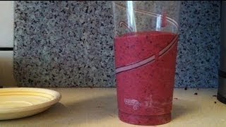 Smoothie selber machen  Rezept und Zubereitung für ein Smoothie [upl. by Atiuqahc417]