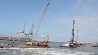 Liebherr HS 885 HD dragline demolishing a quay wall [upl. by Jacobson]