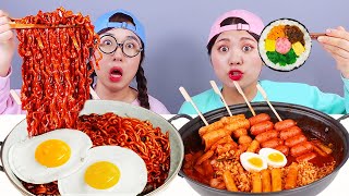 Desafio de comida coreana com noodles Tteokbokki DONA [upl. by Ettenajna]