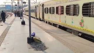 MARUDHAR EXPRESS CLEAR TRAIN ANNOUNCEMENT AT VARANASI JN railways [upl. by Haleigh779]