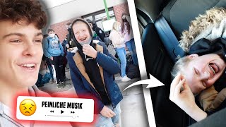 KLEINEN BRUDER mit PEINLICHER MUSIK von der SCHULE ABHOLEN 😂 cringe [upl. by Ainahs405]