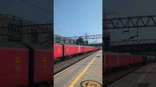 Northbound Royal Mail EMU on the fast lines passes a Pendolino at Stafford [upl. by Giulia47]