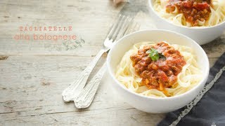 Receta de Tagliatelle alla bolognese [upl. by Neenaej]