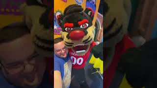 The wholesome interaction I had with The University Of Cincinnati MascotBearcatthecincybearcat [upl. by Yadrahs]