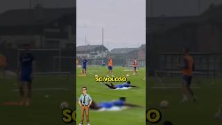 Perché i calciatori esultano scivolando sulle ginocchia shorts calcio [upl. by Florina]