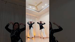 Sasural genda fool 😍 dance dancingtwins bollywood twindancer dancecover thetwirlingtwins [upl. by Ryan]