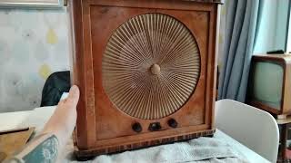 loewe EB100 valve tube radio with triple triode 3NFW valve 1931 [upl. by Saticilef]